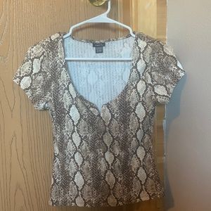 Rue 21 short sleeve shirt excellent condition